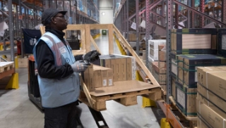 Un entrepôt qui dépote