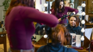 « J’ai changé de métier pour continuer à coiffer »