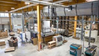 Dans son nouvel atelier la menuiserie Baldini réduit les ...