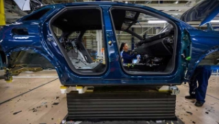 Stellantis : le travail  à la chaîne fait sa révolution