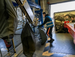 Le convoyeur aérien entraîne moins de tours de rein