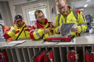 Un équipage de collecte des bacs jaunes 