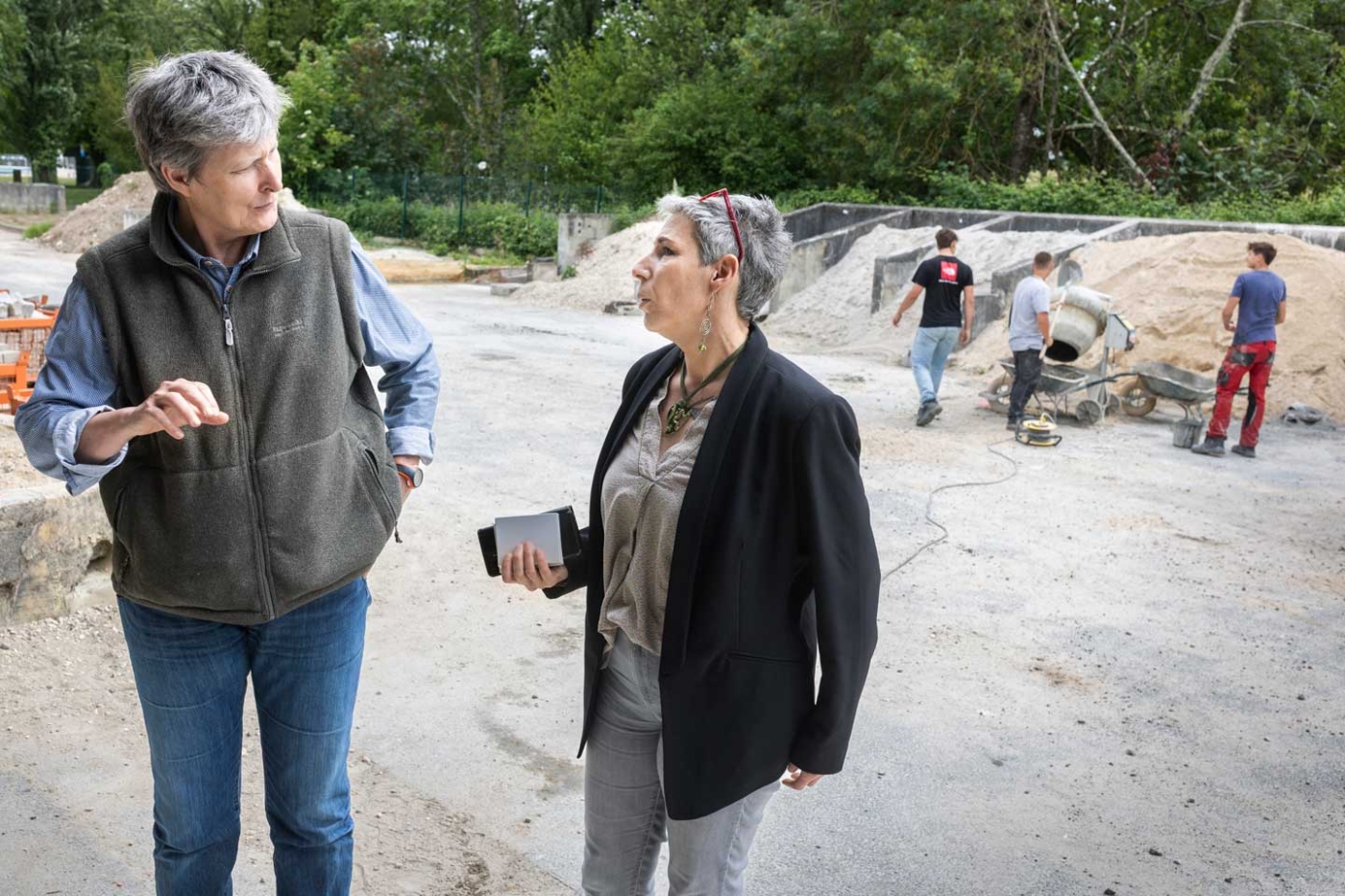 En fin de journée, Élisabeth Festou se rend sur le terrain pour évoquer un autre projet ES&ST.