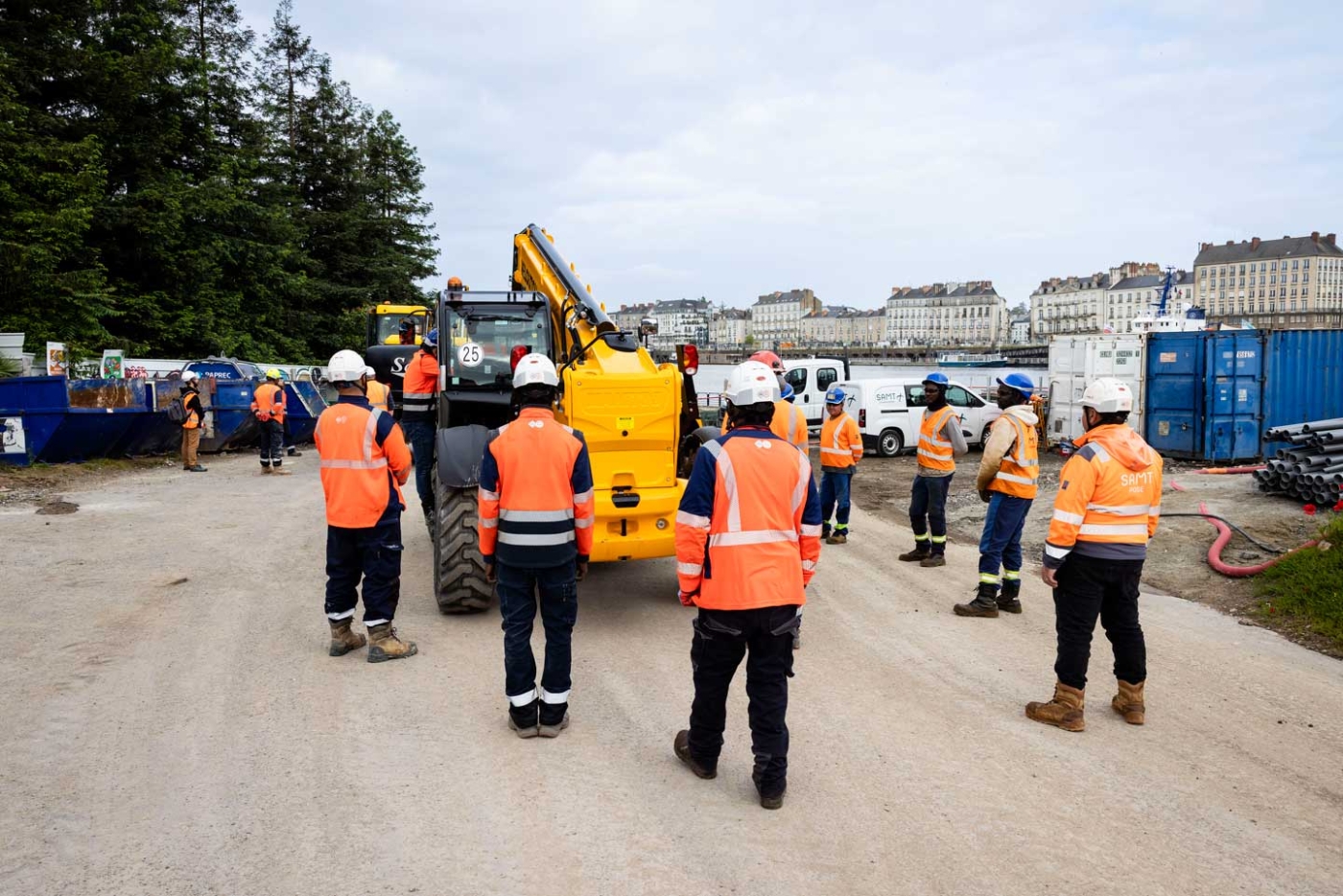 Vue d'une action de sensibilisation aux angles morts sur chantier.