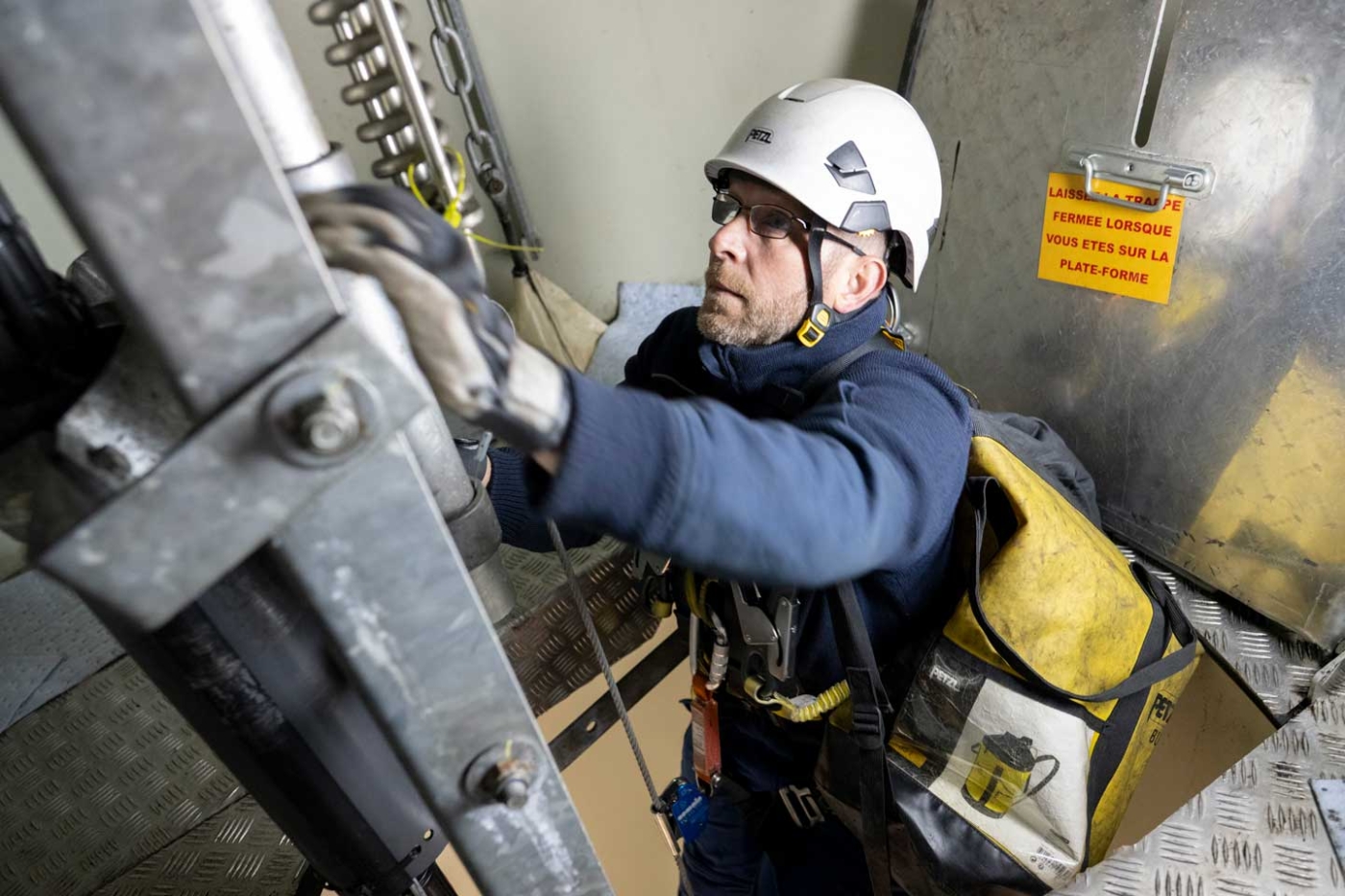 Vue d'une situation de travail lors d'une opération de maintenance éolienne.