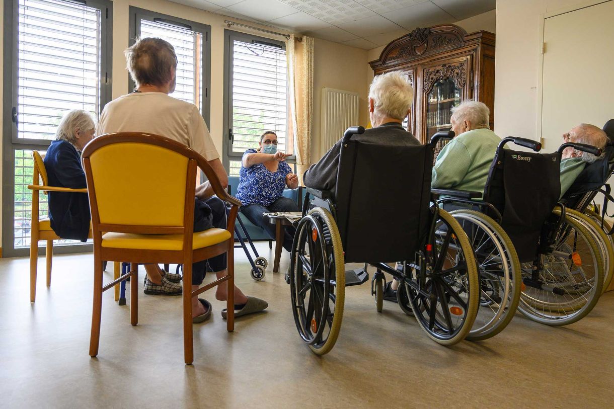 Des résidents de l'Ehpad de l'Hospitalité Saint-Thomas-de-Villeneuve à Baguer-Morvan