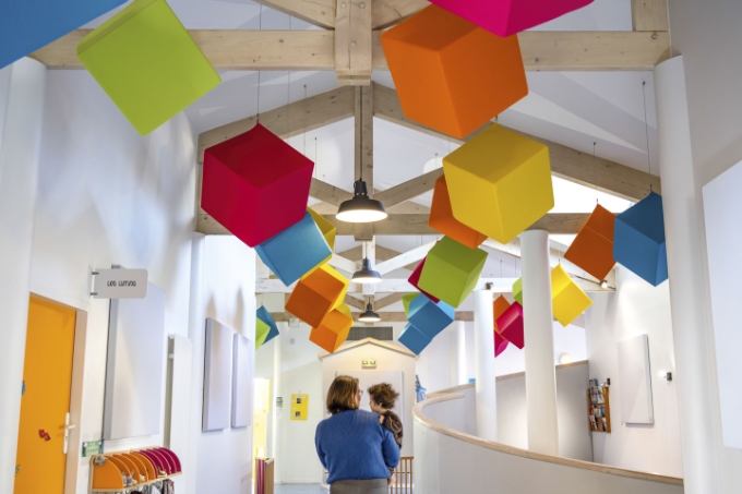 Vue d'une situation de travail dans une crèche.
