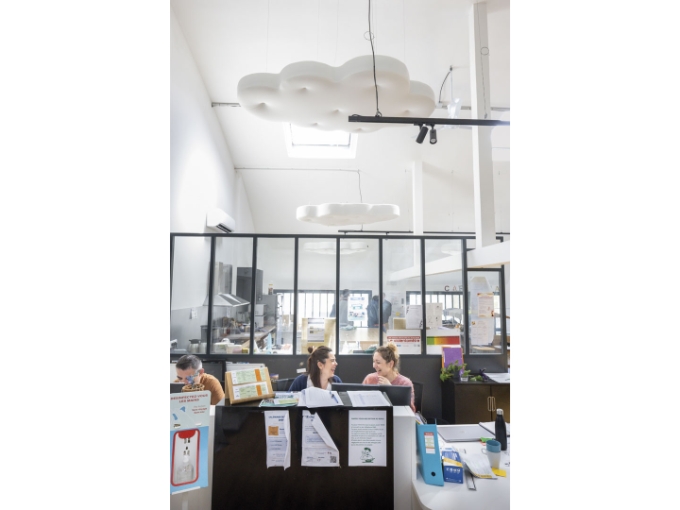 Vue d'une situation de travail en open-space.