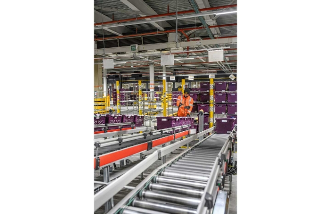 Vue du poste de récupération des commandes. Vue du poste de récupération des commandes.