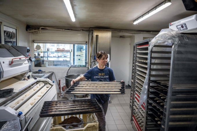Sylvie Burosse, gérante de la boulangerie Patsy, en situation de travail.