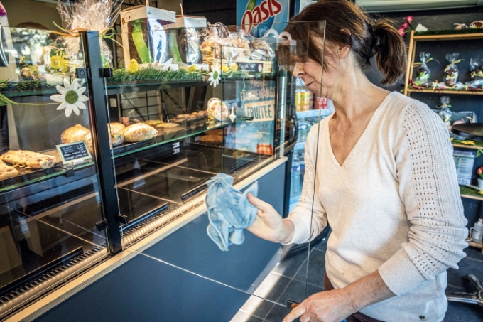 Sylvie Burosse, gérante de la boulangerie Patsy, en situation de travail.