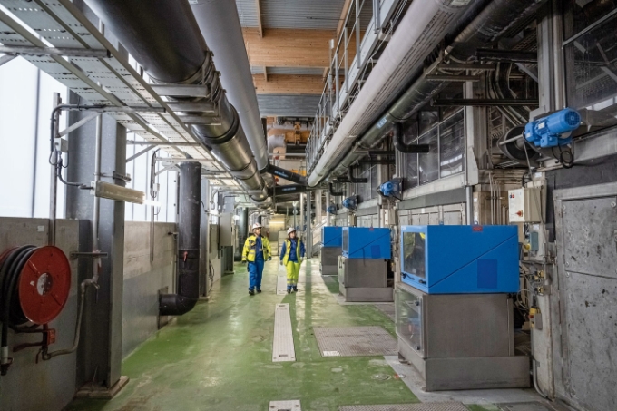 Vue d'une situation de travail au sein de l'usine Seine Aval. Vue d'une situation de travail au sein de l'usine Seine Aval.