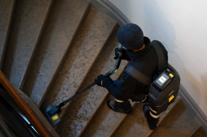 Vue d'une situation de travail dans le secteur de la propreté.