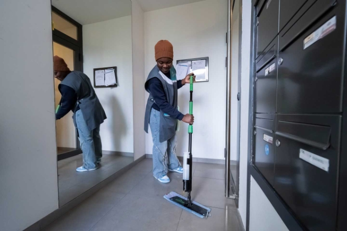Vue d'une situation de travail dans le secteur de la propreté. Vue d'une situation de travail dans le secteur de la propreté.