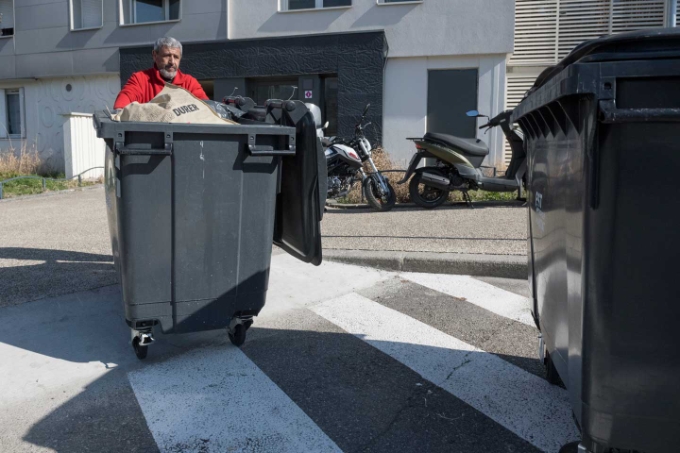 Vue d'une situation de travail dans le secteur de la propreté. Vue d'une situation de travail dans le secteur de la propreté.