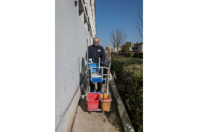 Vue d'une situation de travail dans le secteur de la propreté. Vue d'une situation de travail dans le secteur de la propreté.