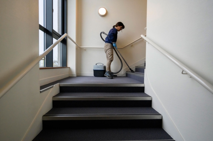 Vue d'une situation de travail dans le secteur de la propreté. Vue d'une situation de travail dans le secteur de la propreté.