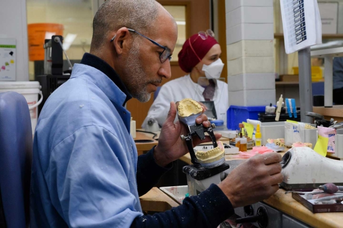 L'aspiration centralisée, qui a été installée à l'occasion de l'acquisition de l'imprimante laser métallique, bénéficie également à plusieurs autres postes de travail qui ont pu y être reliés.