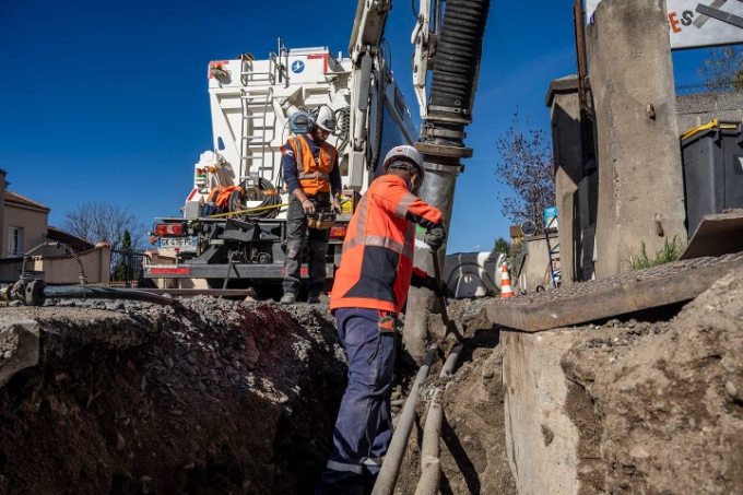 Les travailleurs les plus concernés sont en premier lieu ceux du BTP, puis ceux chargés des travaux agricoles, forestiers ou d’entretien de la végétation, en particulier lors de travaux en hauteur ou de l’utilisation d’engins : grues, chariots de manutention télescopiques, nacelles, pompes à béton… Les travailleurs les plus concernés sont en premier lieu ceux du BTP, puis ceux chargés des travaux agricoles, forestiers ou d’entretien de la végétation, en particulier lors de travaux en hauteur ou de l’utilisation d’engins : grues, chariots de manutention télescopiques, nacelles, pompes à béton…