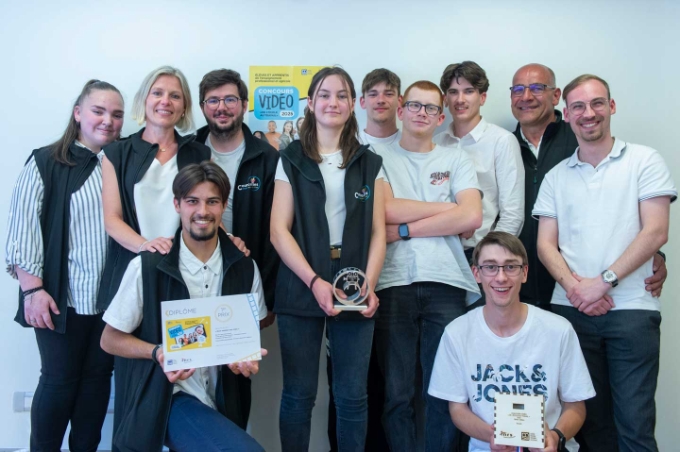 Les élèves du Bac Pro Agroéquipement Lycée agricole Hervé Bichat – Courcelles-Chaussy, vainqueurs du concours vidéo INRS 2025 pour le film "Nous sommes nos choix", dans les locaux de l'INRS à Paris.