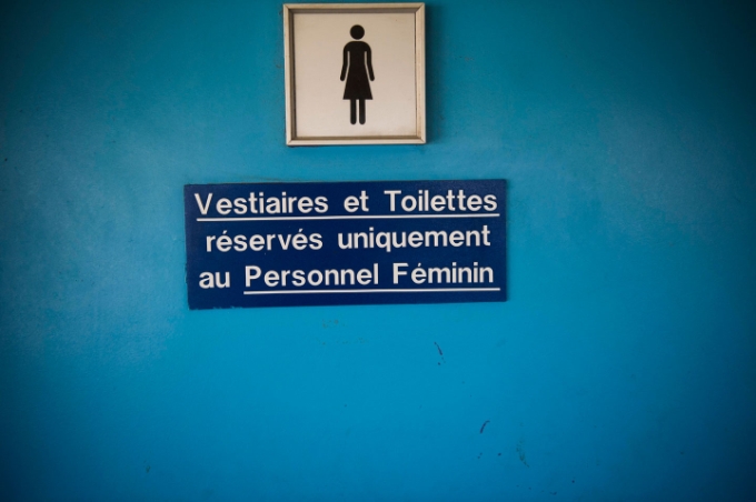 Illustration d'un vestiaire réservé au personnel féminin. Illustration d'un vestiaire réservé au personnel féminin.