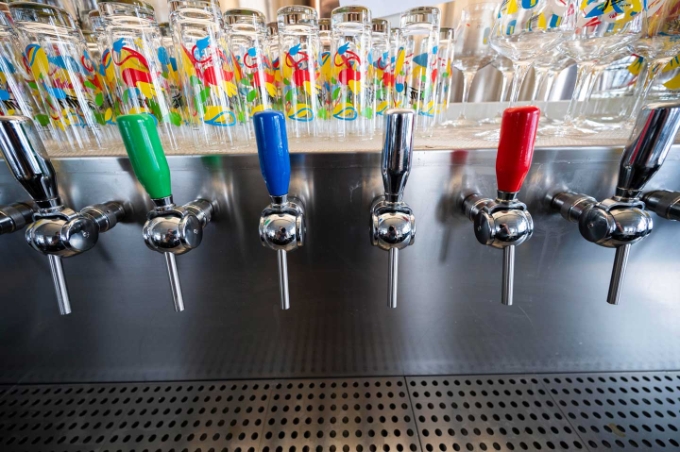 Illustration d'une tireuse dans un bar restaurant.