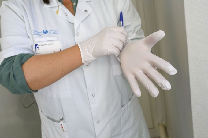 Illustration d'une situation de travail en établissement de soin.