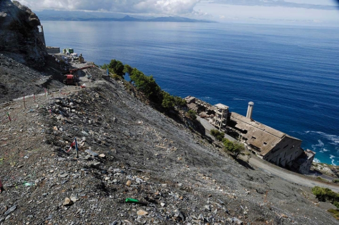 Vue de l'ancienne carrière amiante de Canari en Corse.