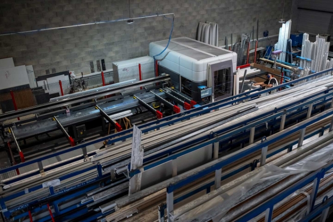 En septembre 2024, l’établissement a fait l’acquisition d’une machine de découpe à commande numérique pour soulager des tâches difficiles, notamment bruyantes et physiques, et pour gagner du temps tout en réduisant les erreurs sur les coupes.