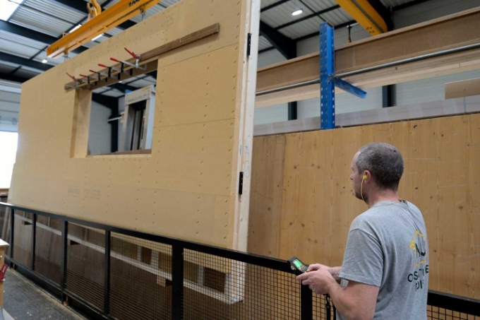 Vue d'une situation de travail dans l'entreprise MJ Ossature bois.