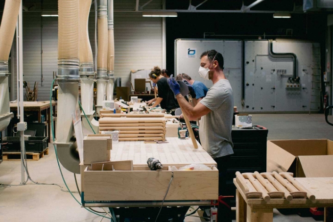 Vue d'une situation de travail dans la filière bois.