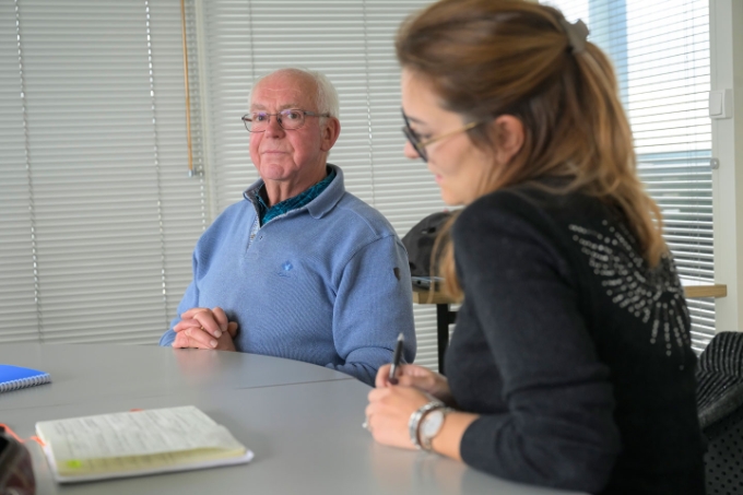 Charlotte Lambert et le Dr Didier Chevalier en situation d'interview.