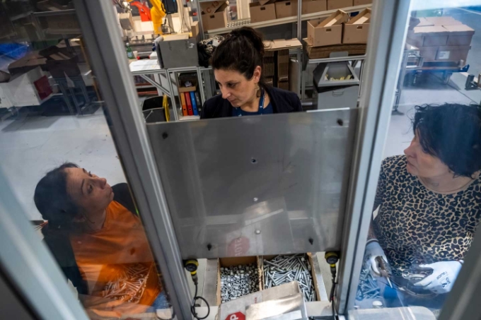 Vue d'une situation de travail en entreprise.