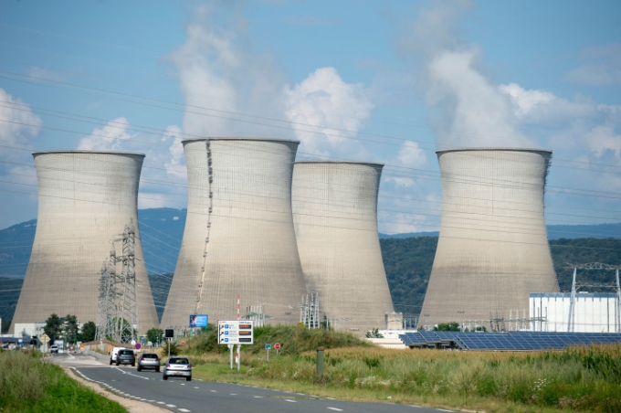Vue d'ensemble d'une centrale nucléaire.