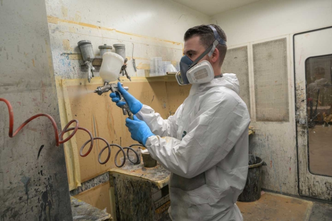 Vue d'une situation de travail dans l'entreprise Peinture Aéro.