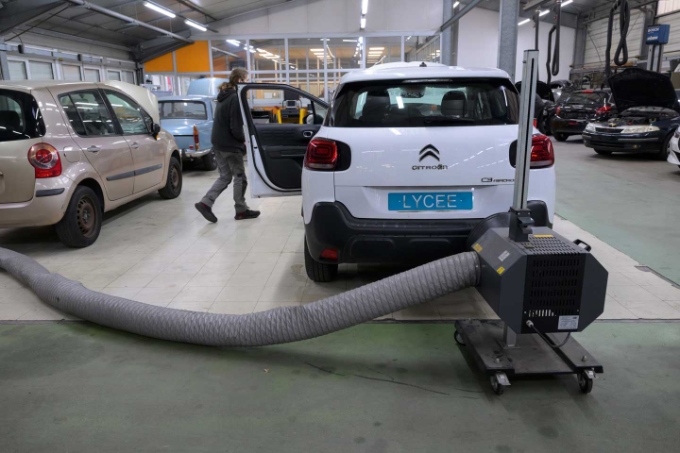 Lors de réflexions pour améliorer les systèmes d'aspiration des gaz d'échappement à l'atelier de maintenance automobile, le lycée Colbert s'est rapproché de la Carsat.