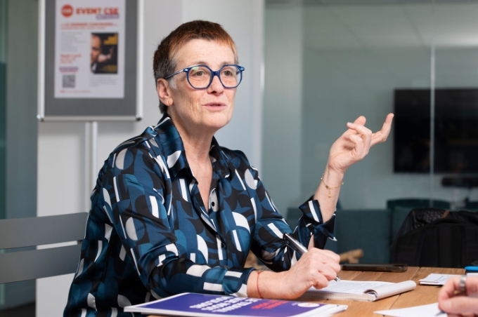 Portrait d'Isabelle Mercier en situation d'interview.