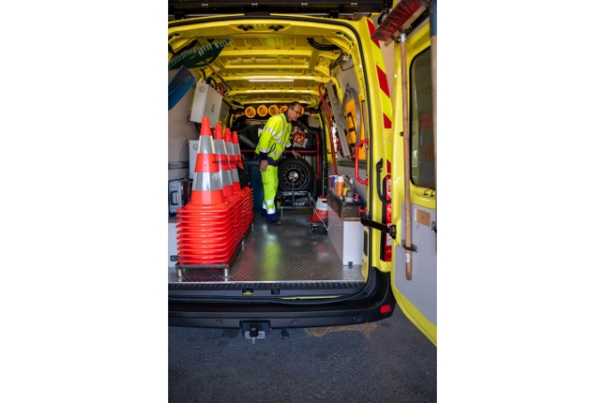 Vue d'une situation de travail d'un patrouilleur autoroutier.