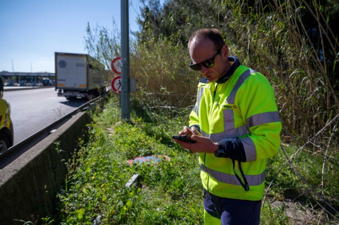 Vue d'une situation de travail d'un patrouilleur autoroutier.
