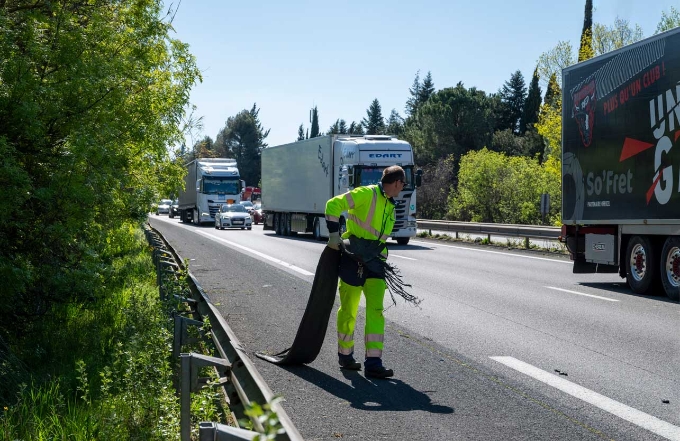 Vue d'une situation de travail d'un patrouilleur autoroutier.