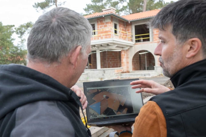 Vue d'une situation de travail avec un drone.