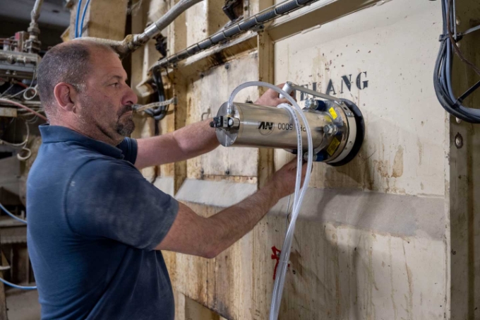 Aujourd’hui, pour retirer les bouchons de grains qui peuvent se créer au sein des silos, l’entreprise dispose d’un marteau pneumatique qui se connecte directement au réseau d’air comprimé des différents étages du silo. 