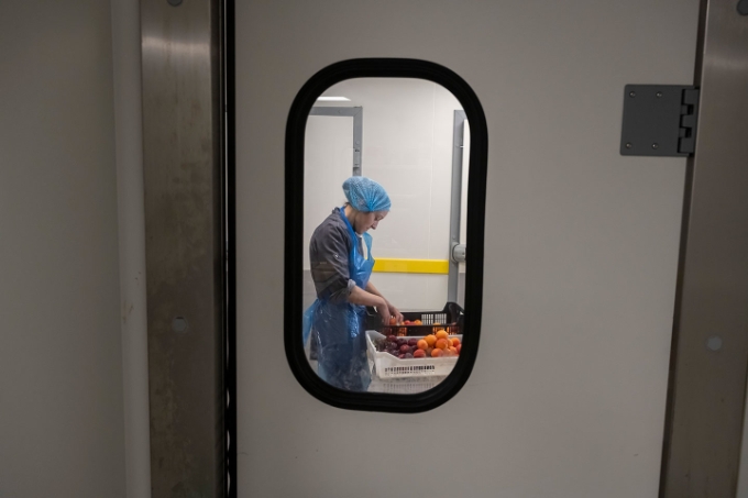 Les portes ont été équipées d’oculus pour voir ce qui se passe de l’autre côté et éviter des collisions. 