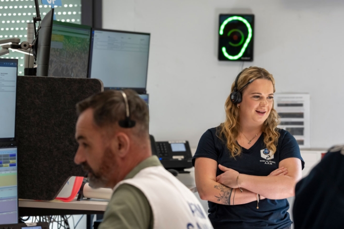 Vue d'une situation de travail en centre d'appels d'urgence.