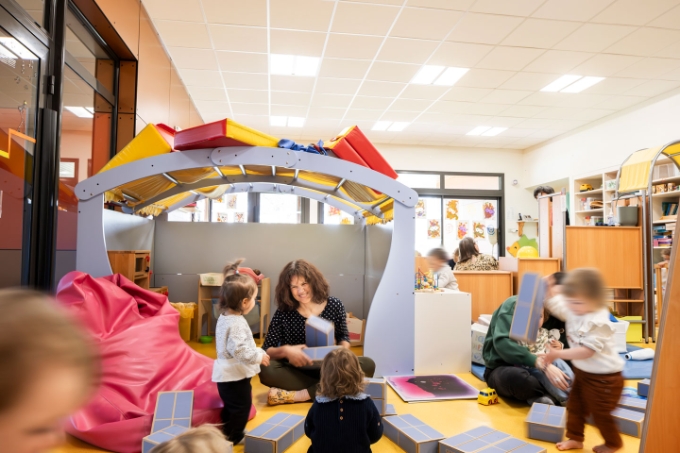 Vue d'une situation de travail en crèche.