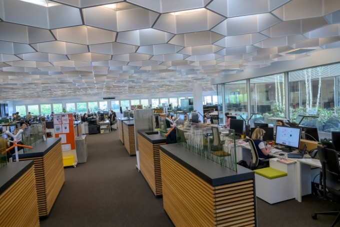 Vue d'une situation de travail en open space.