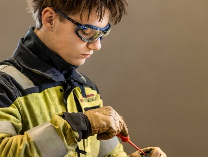 Apprentis, stagiaires ou jeunes diplômés : les jeunes travailleurs sont particulièrement exposés aux risques professionnels lors de leur arrivée en entreprise. Malgré une formation initiale en santé et sécurité au travail (SST) encore inégale, un ...